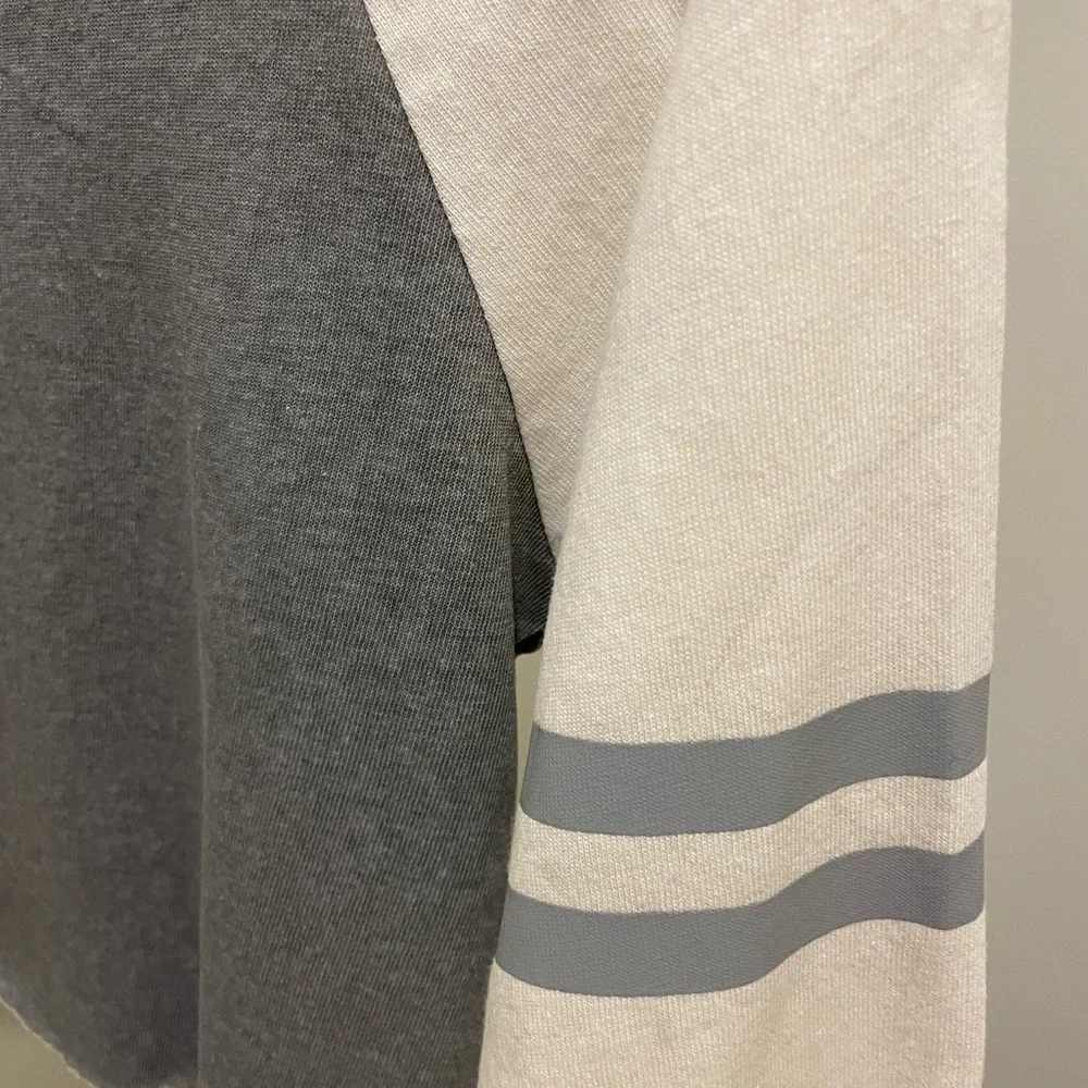 POL Women's Long Sleeve Gray and Cream Shirt Size Small Lint Mark on the Back - Picture 10 of 14